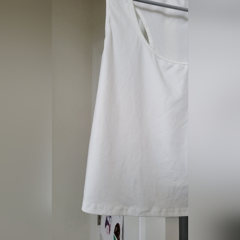 White Racerback Tank Top | Size Large (8/10) - Picture 4 of 5